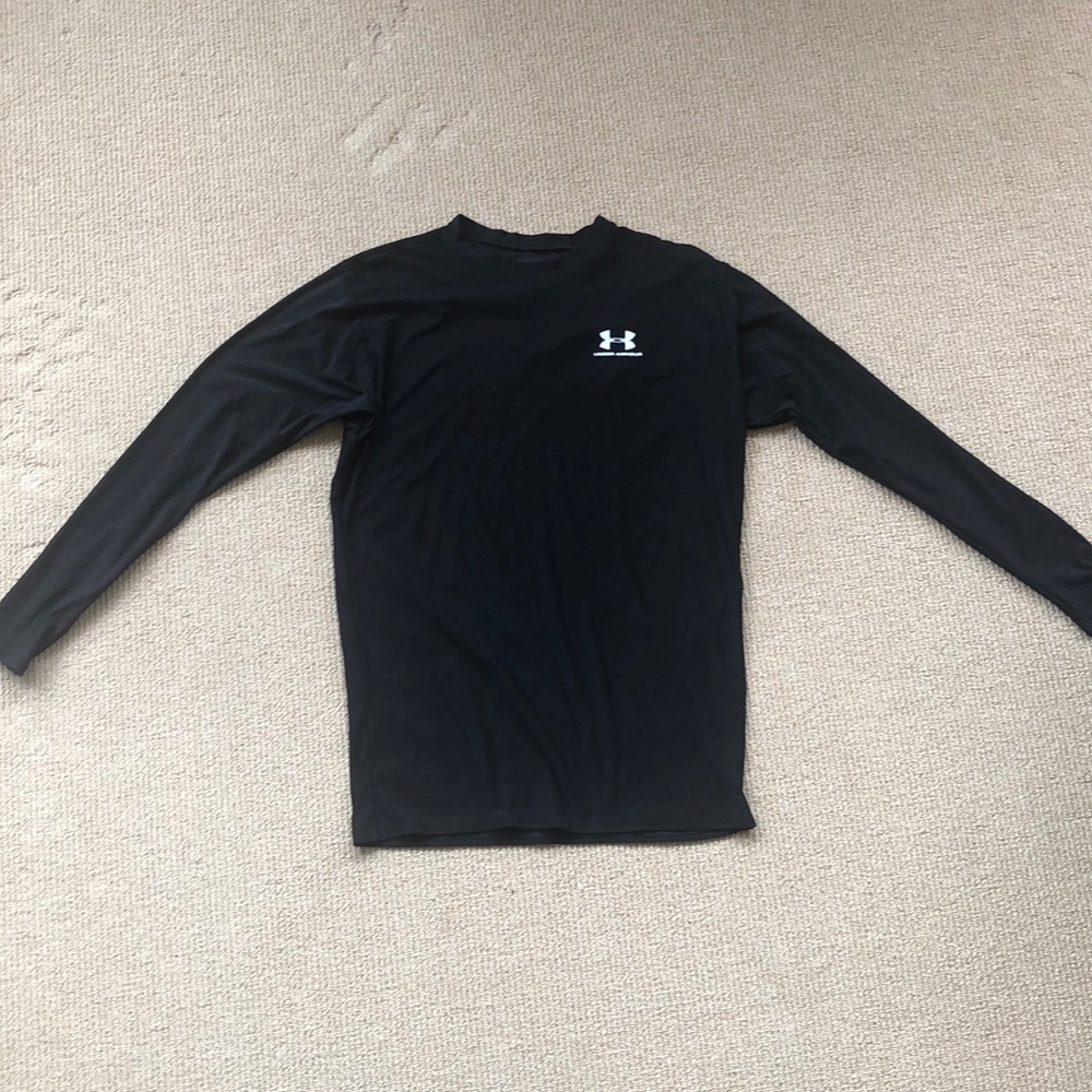 Men’s Under Armour black heat gear shirt